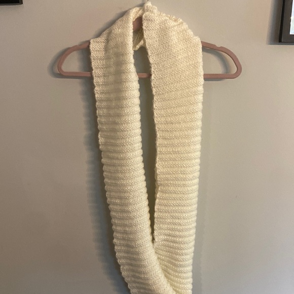 🟢10/$10 - scarf - Picture 1 of 2
